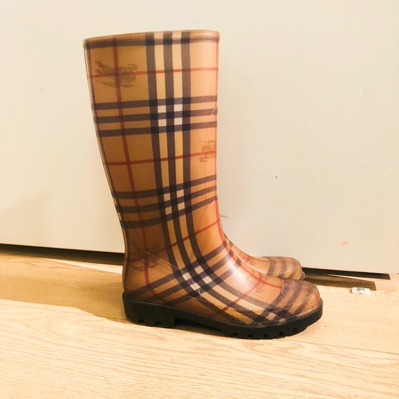 Burberry rain boots - Picture 3 of 4